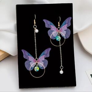 2pcs Exquisite Vintage Butterfly Pattern Earrings with Shiny Zircon Pendant